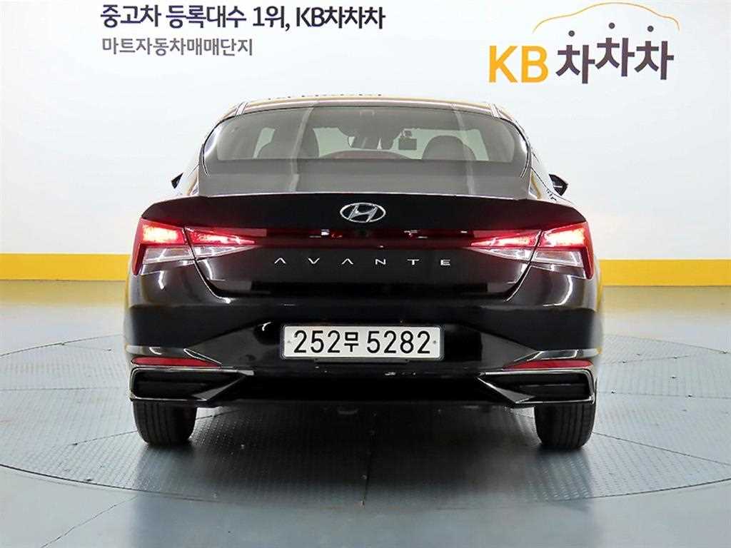 HYUNDAI Avante - Vista 3