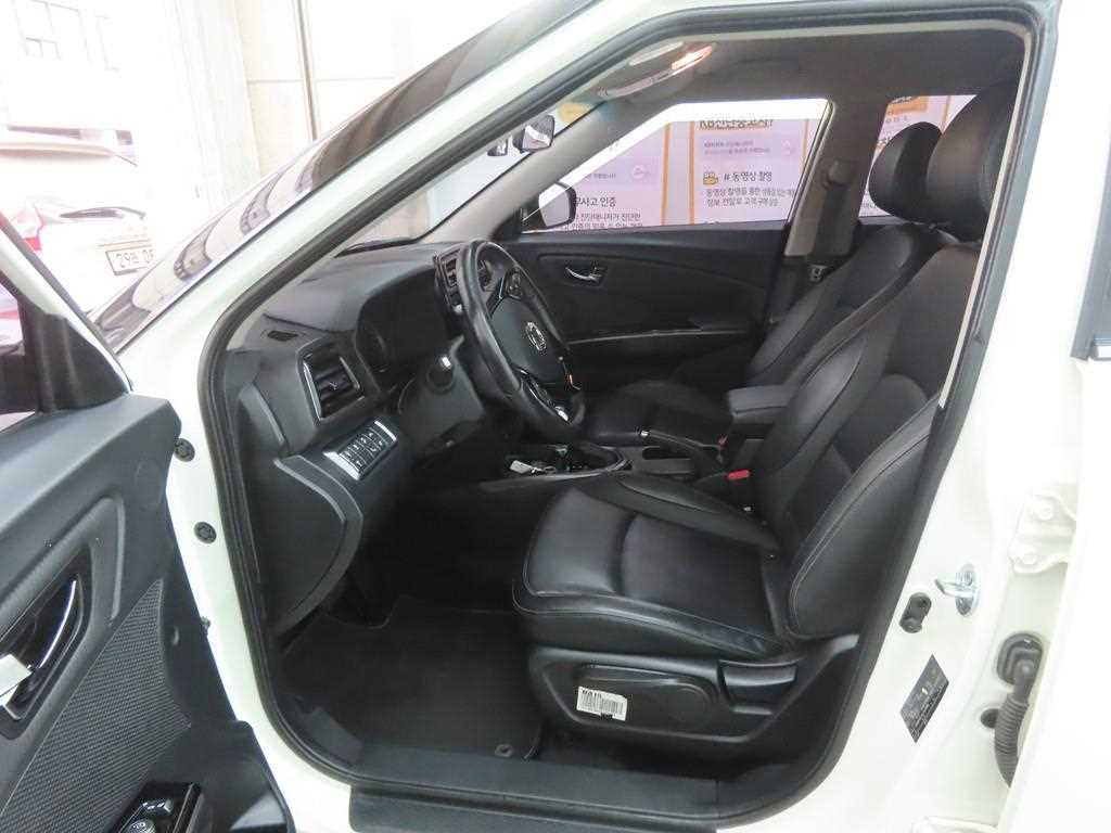 Ssangyong Tivoli - Vista 5