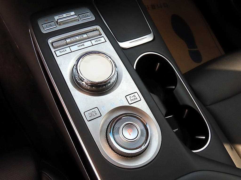 Genesis GV70 - Vista 11