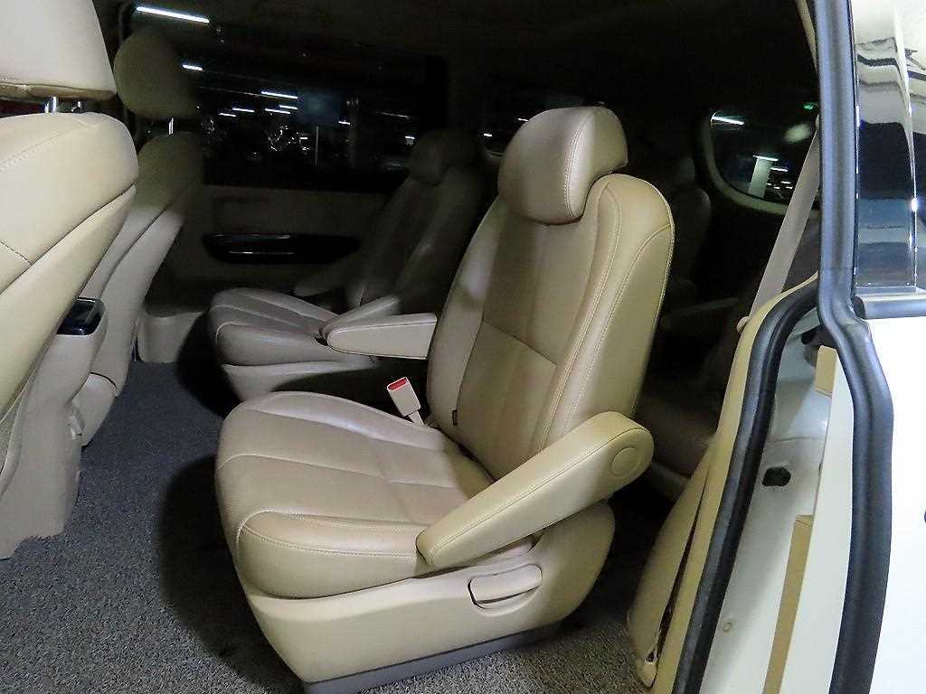 KIA Carnival - Vista 7