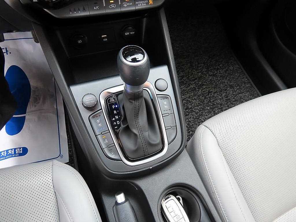 HYUNDAI Kona - Vista 10