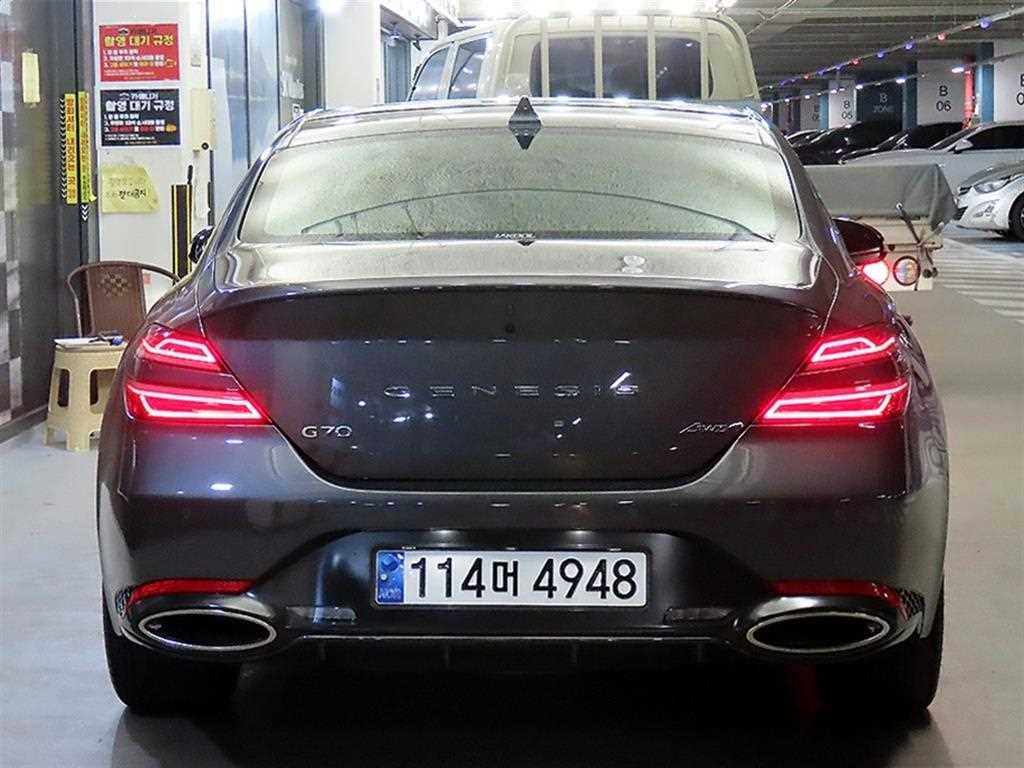 Genesis G70 - Vista 5