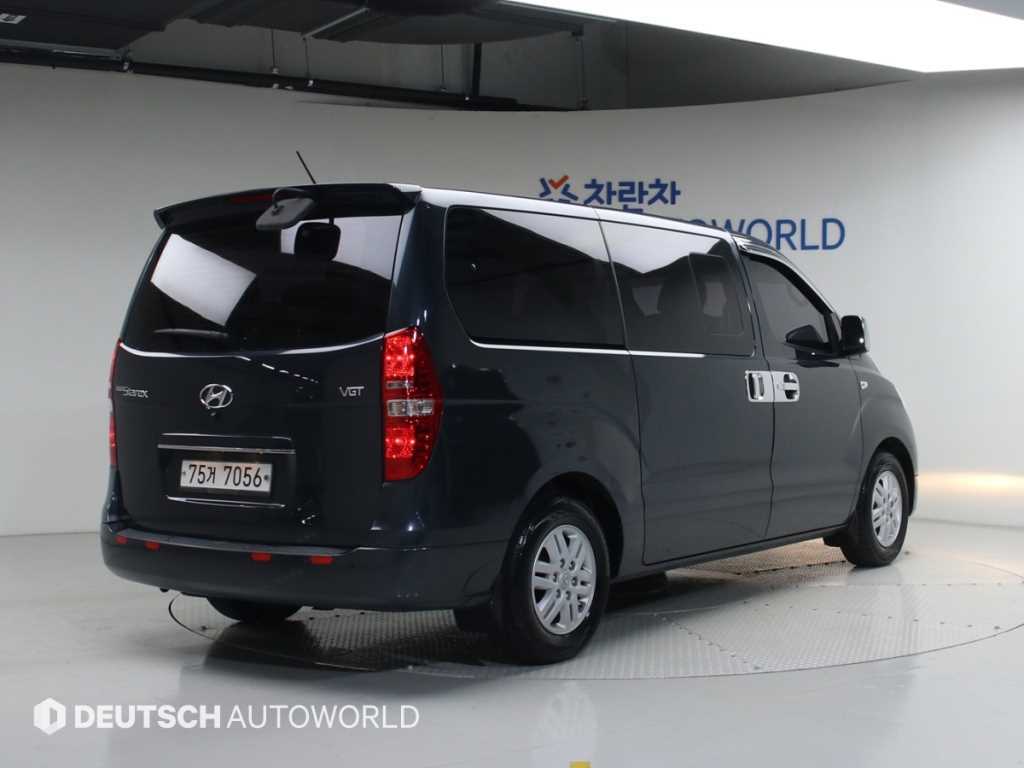 HYUNDAI Starex - Vista 2