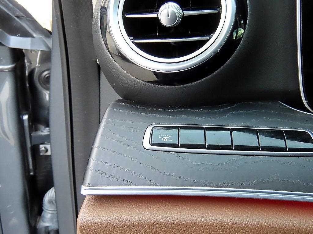 Mercedes Benz E class - Vista 12