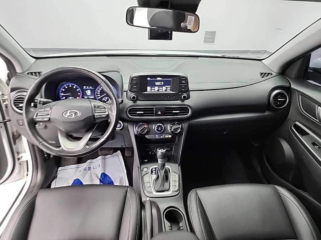 HYUNDAI Kona - Vista 7