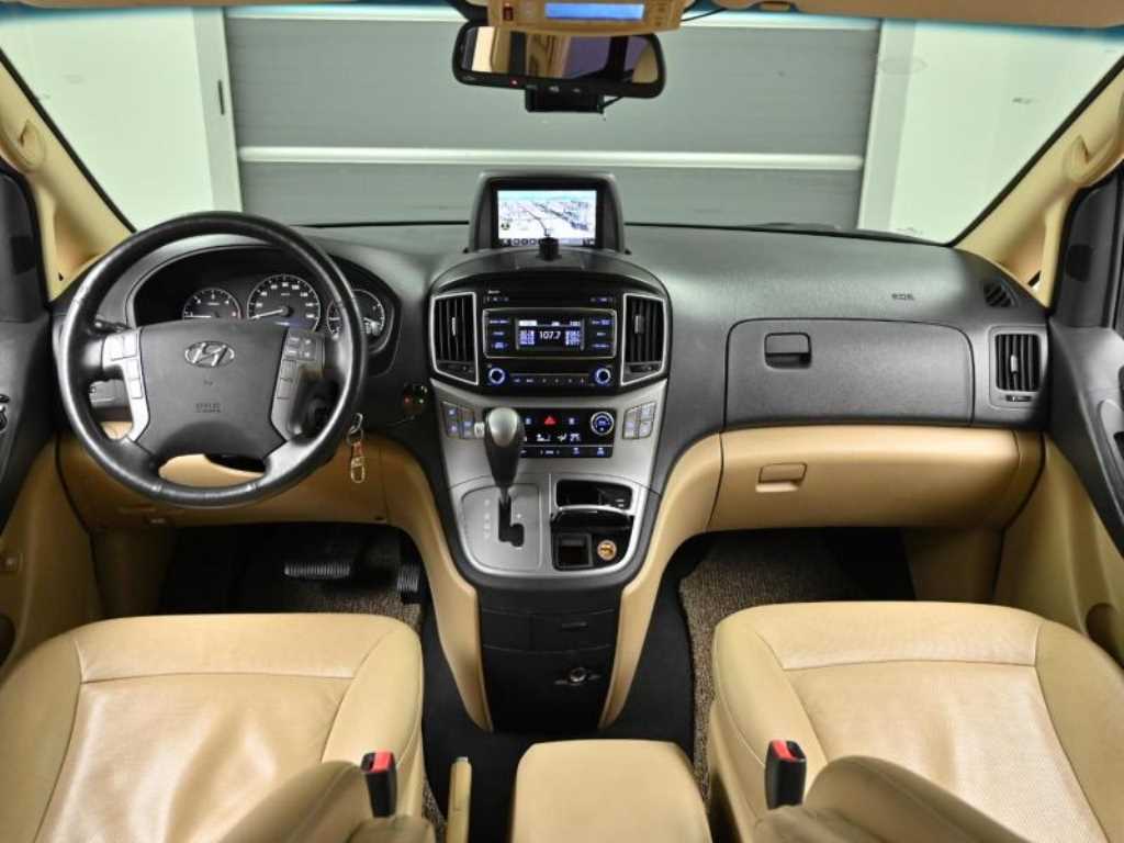 HYUNDAI Starex - Vista 7