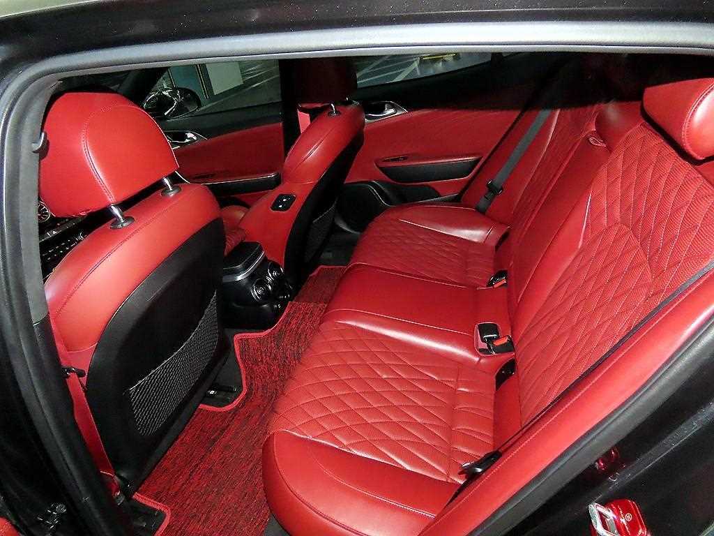 KIA Stinger - Vista 7