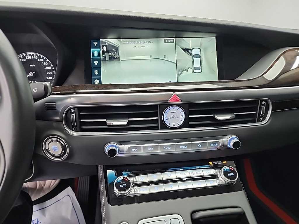 Genesis G90 - Vista 10