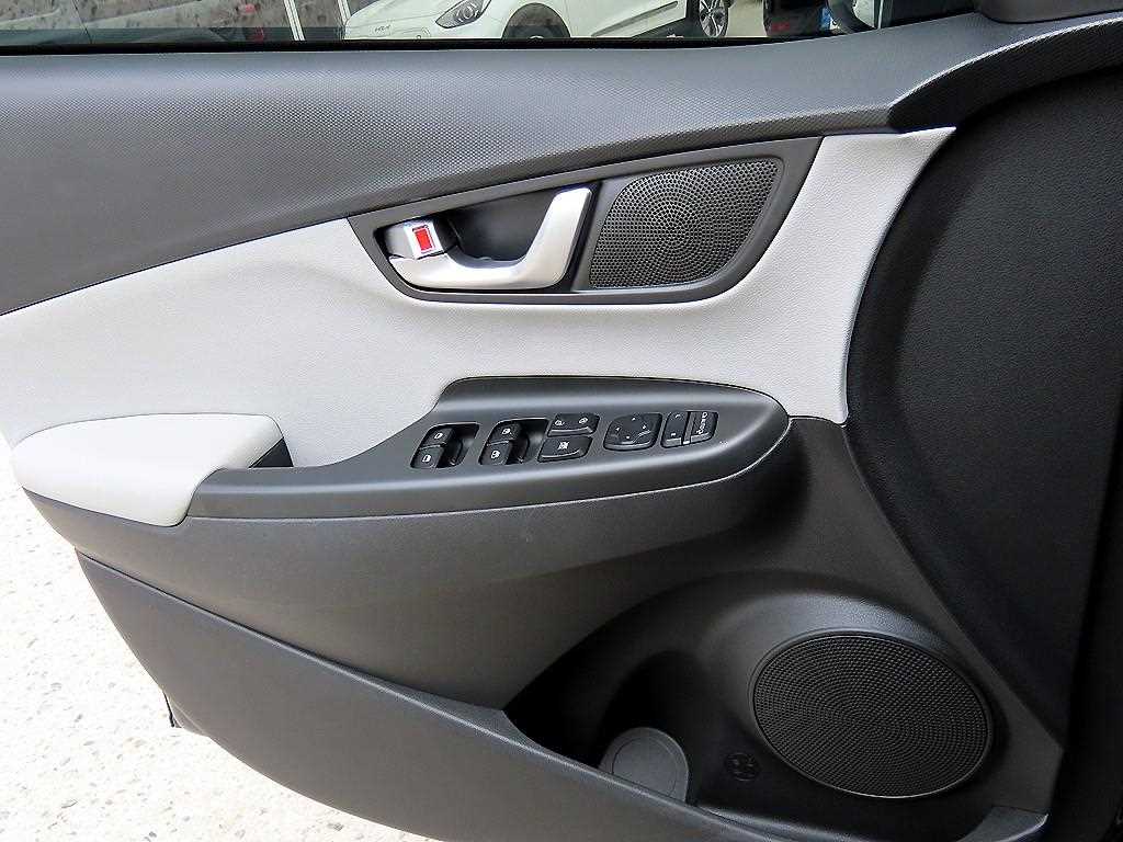 HYUNDAI Kona - Vista 11