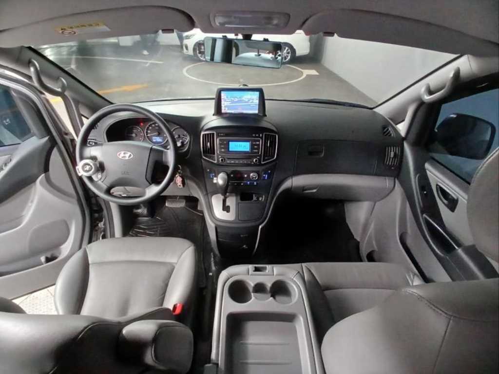 HYUNDAI Starex - Vista 6