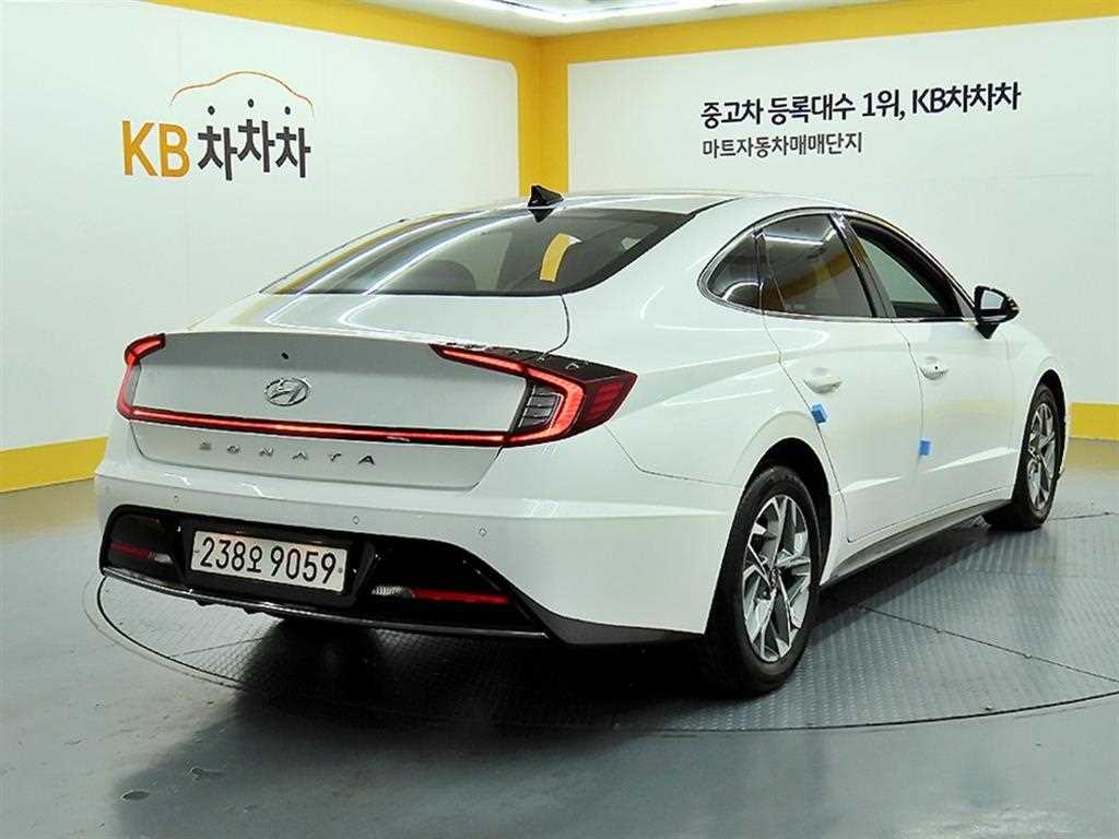 HYUNDAI Sonata - Vista 4
