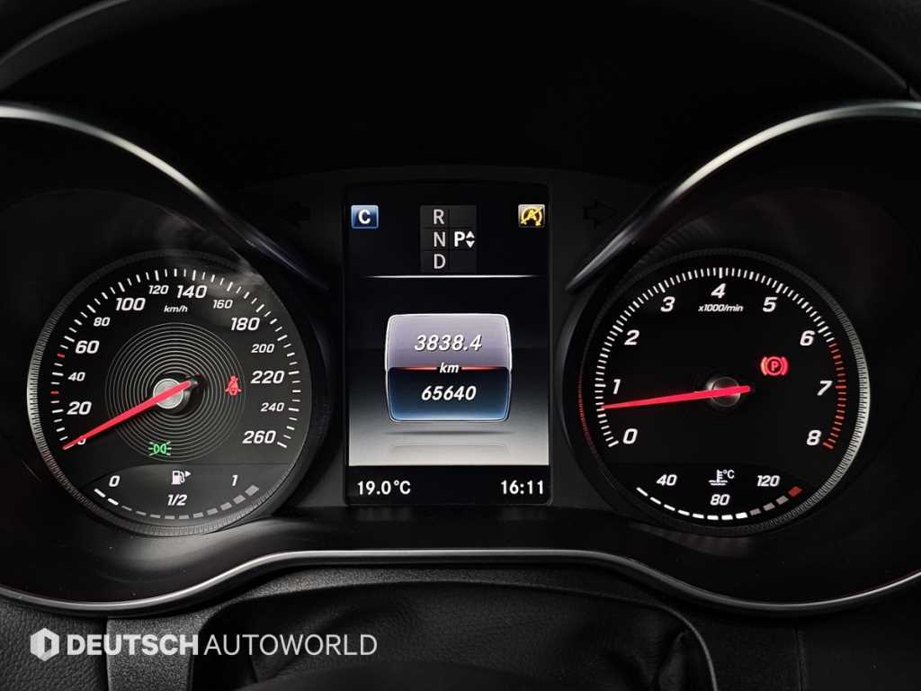 Mercedes Benz C Class - Vista 8