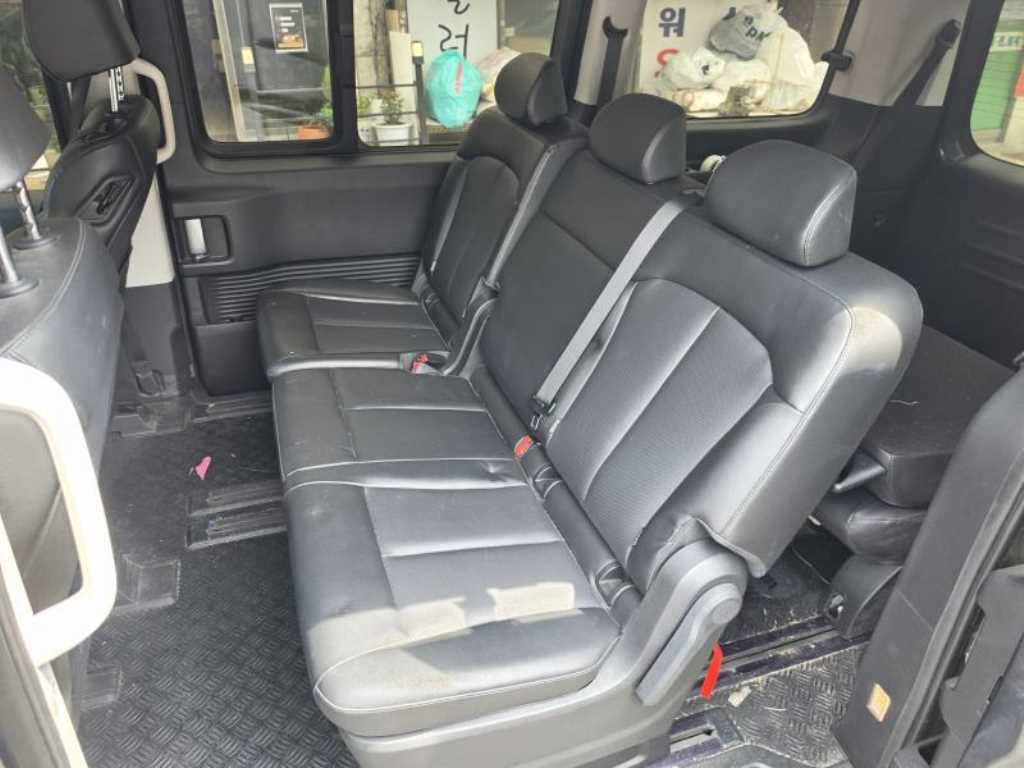 HYUNDAI Staria - Vista 4