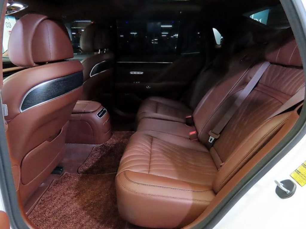 Genesis G90 - Vista 7