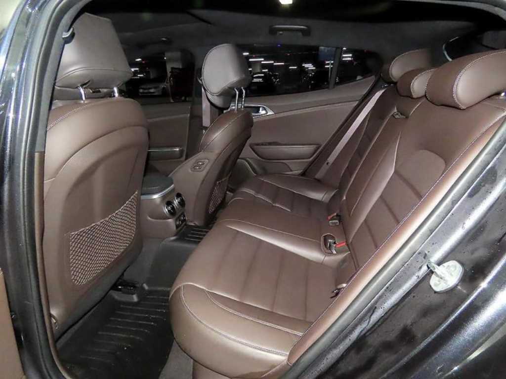 KIA Stinger - Vista 7