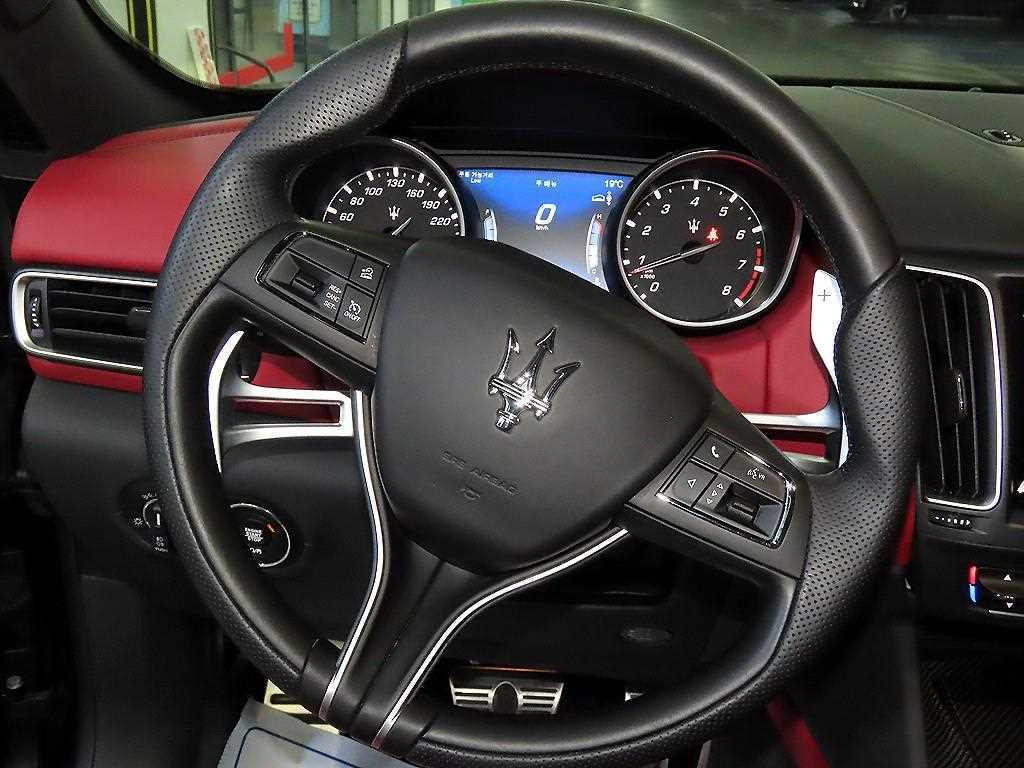 Maserati Levante - Vista 9