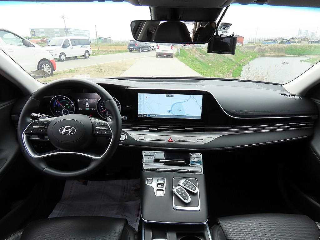 HYUNDAI Grandeur - Vista 9