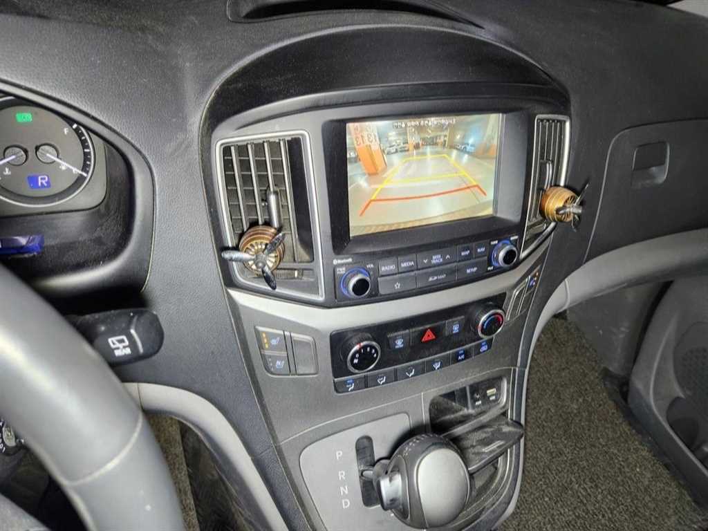 HYUNDAI Starex - Vista 4