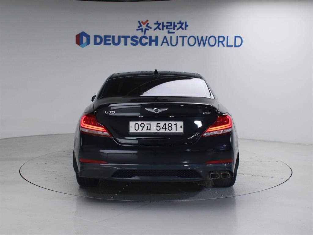 Genesis G70 - Vista 4