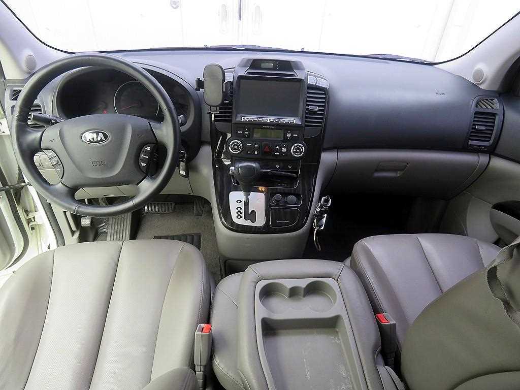 KIA Carnival - Vista 8