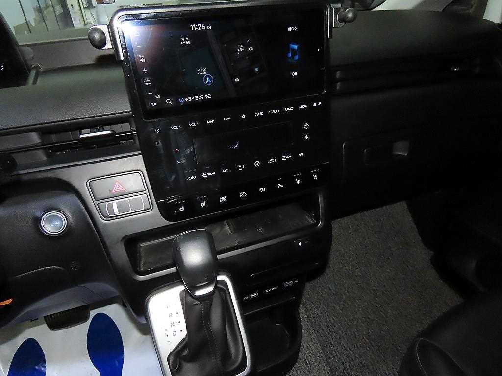 HYUNDAI Staria - Vista 11