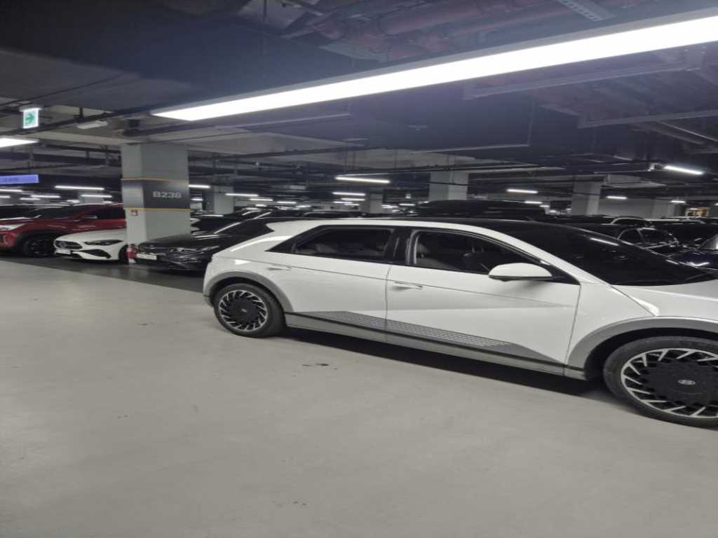 HYUNDAI Ioniq 5 - Vista 4