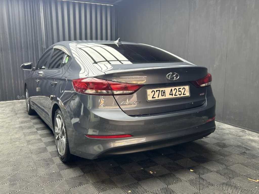 HYUNDAI Avante - Vista 4