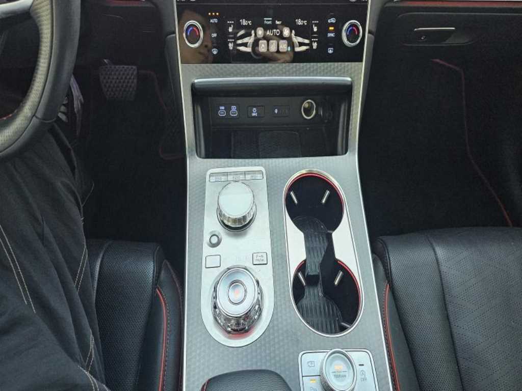 Genesis GV80 - Vista 6