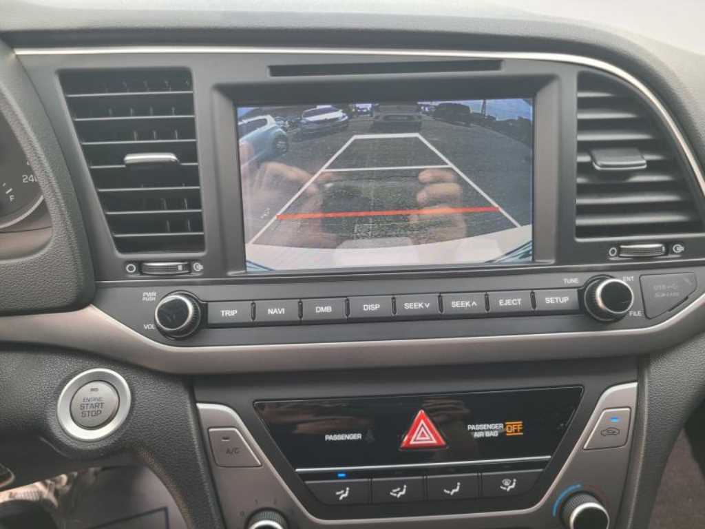 HYUNDAI Avante - Vista 12