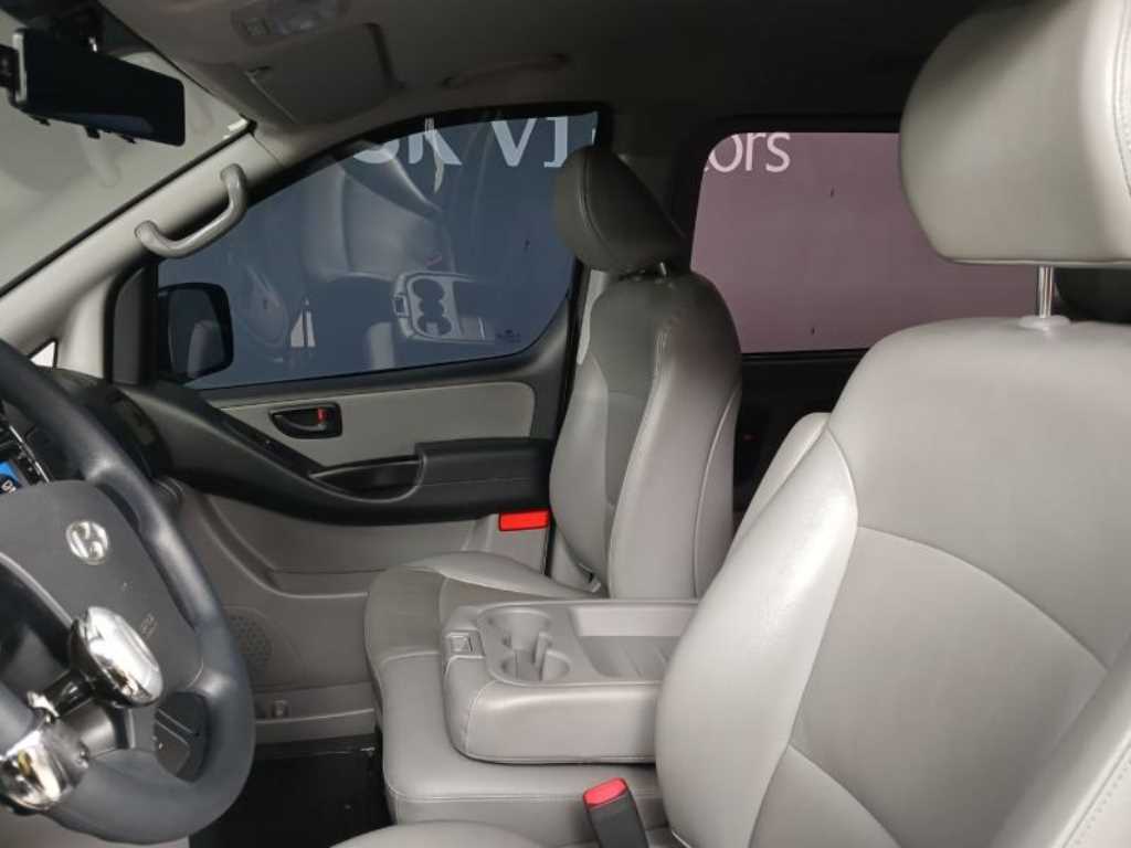 HYUNDAI Starex - Vista 7