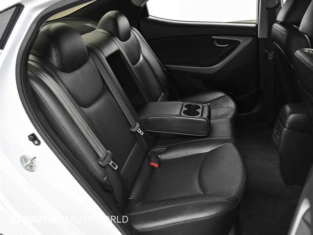 HYUNDAI Avante - Vista 12