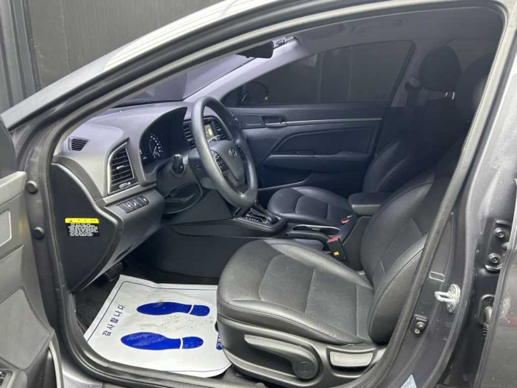 HYUNDAI Avante - Vista 7