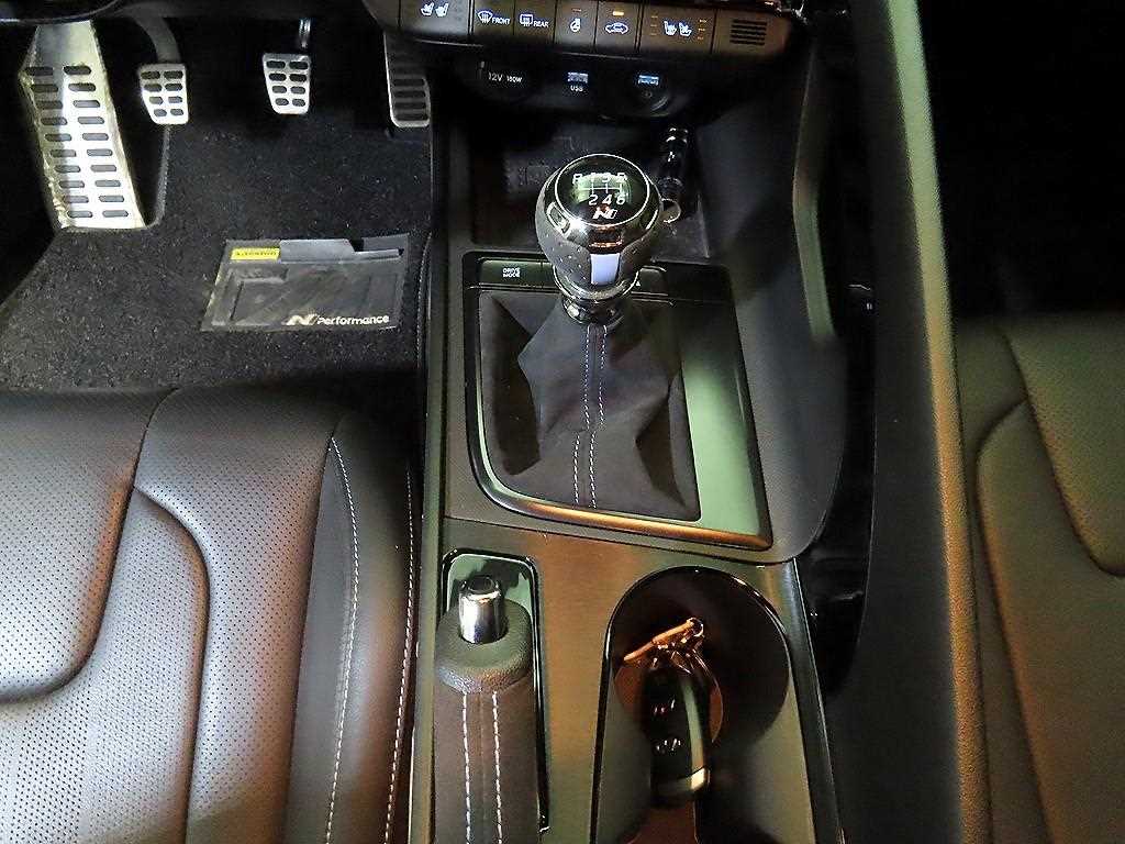 HYUNDAI Avante - Vista 12