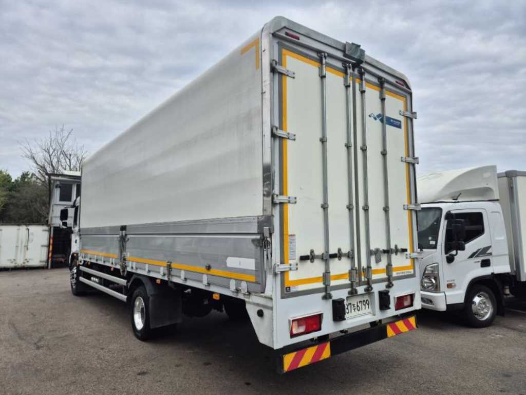 medium and large cargo truck - Vista 4