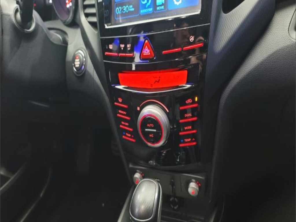 Ssangyong Tivoli - Vista 10