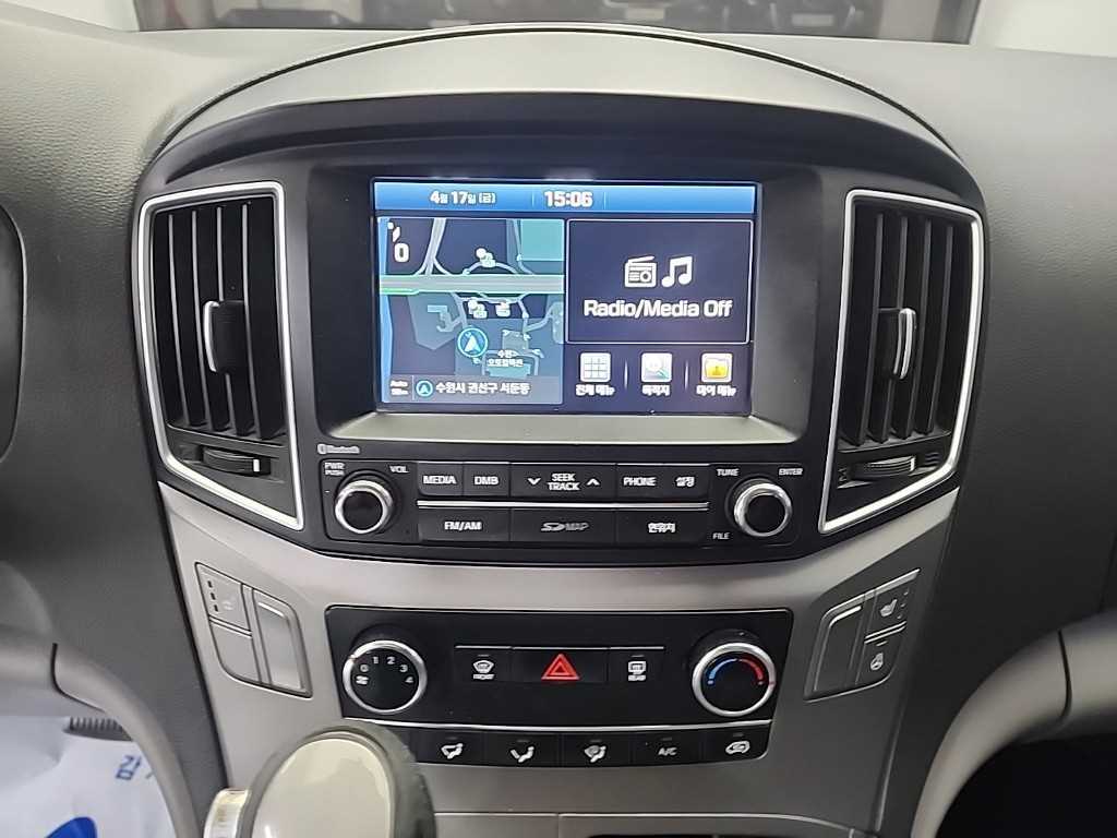 HYUNDAI Starex - Vista 10