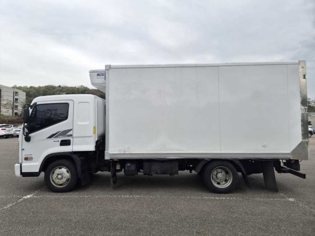 medium and large cargo truck - Vista 7