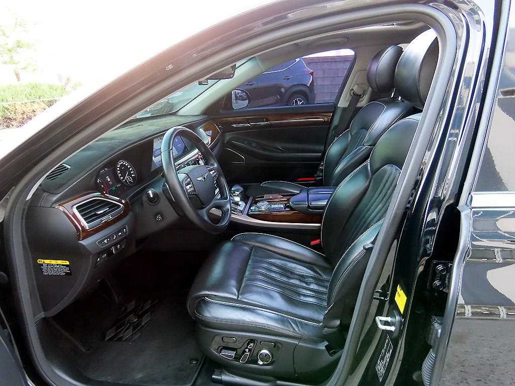 Genesis EQ900 - Vista 5