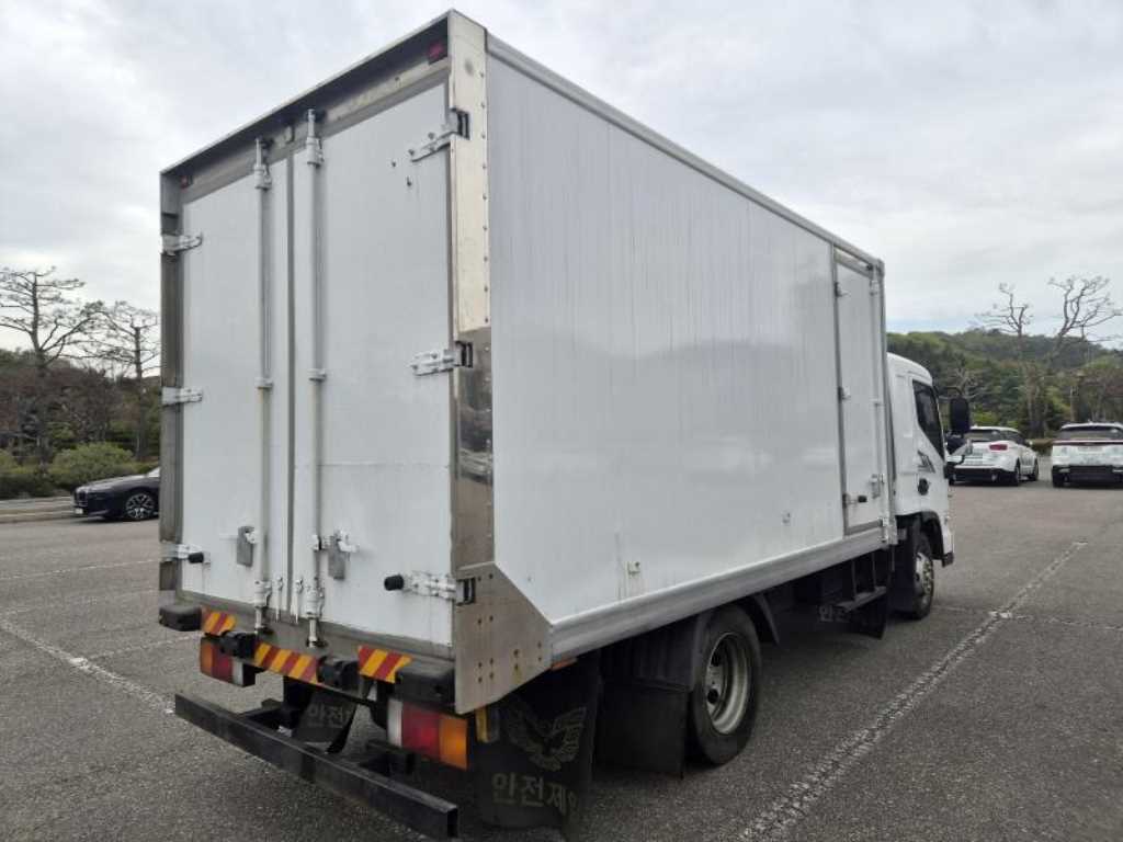 medium and large cargo truck - Vista 5