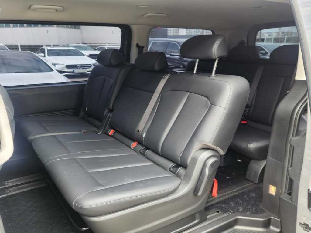 HYUNDAI Staria - Vista 9