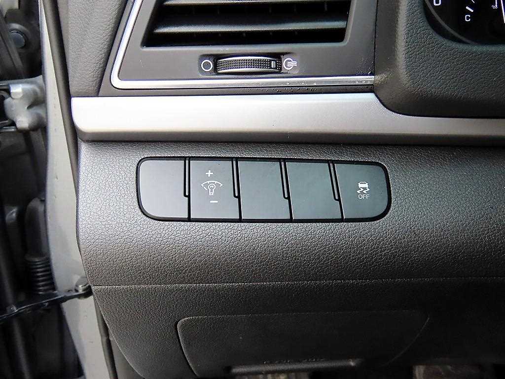 HYUNDAI Avante - Vista 12