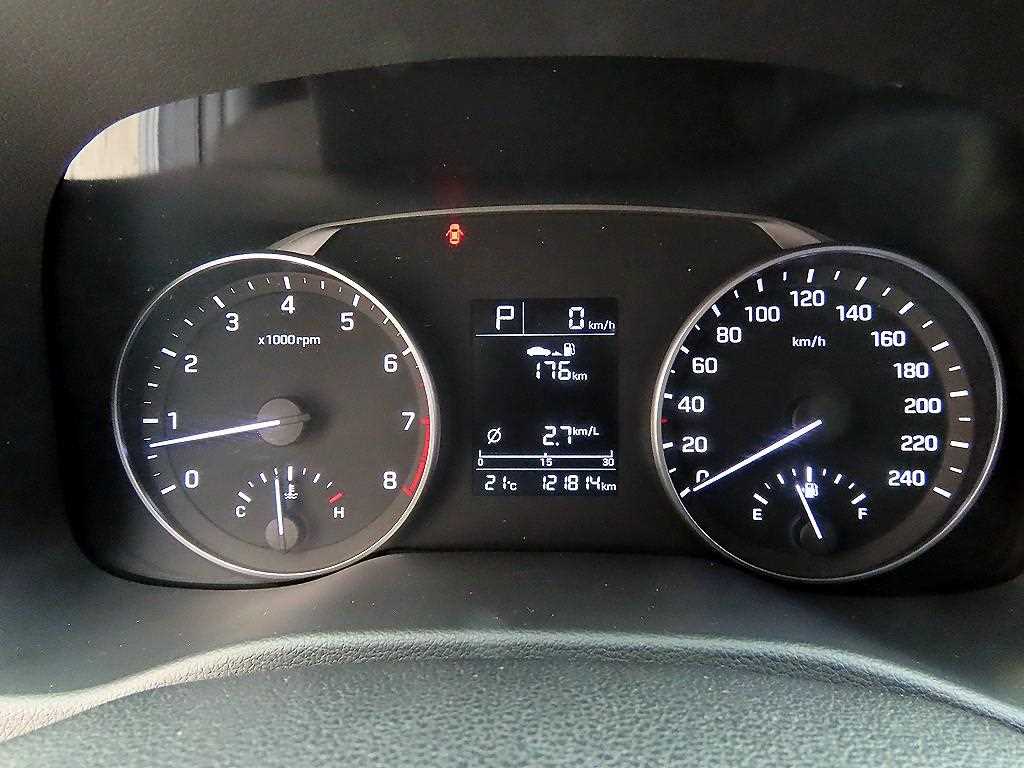 HYUNDAI Avante - Vista 9