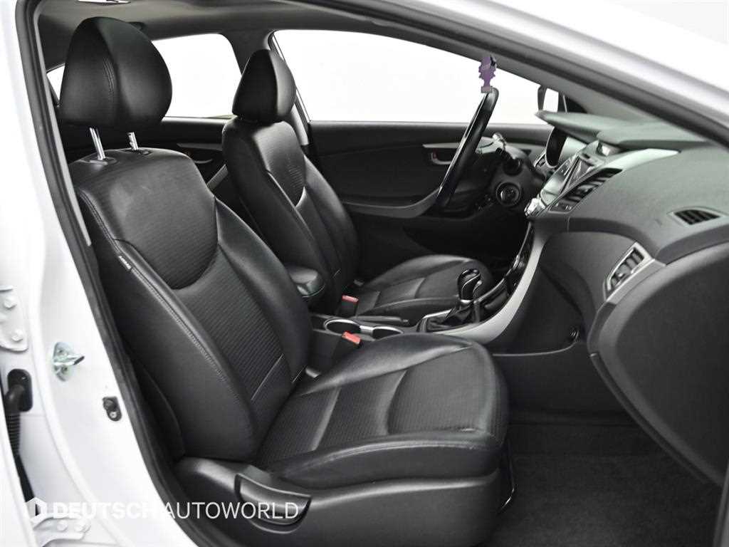 HYUNDAI Avante - Vista 10