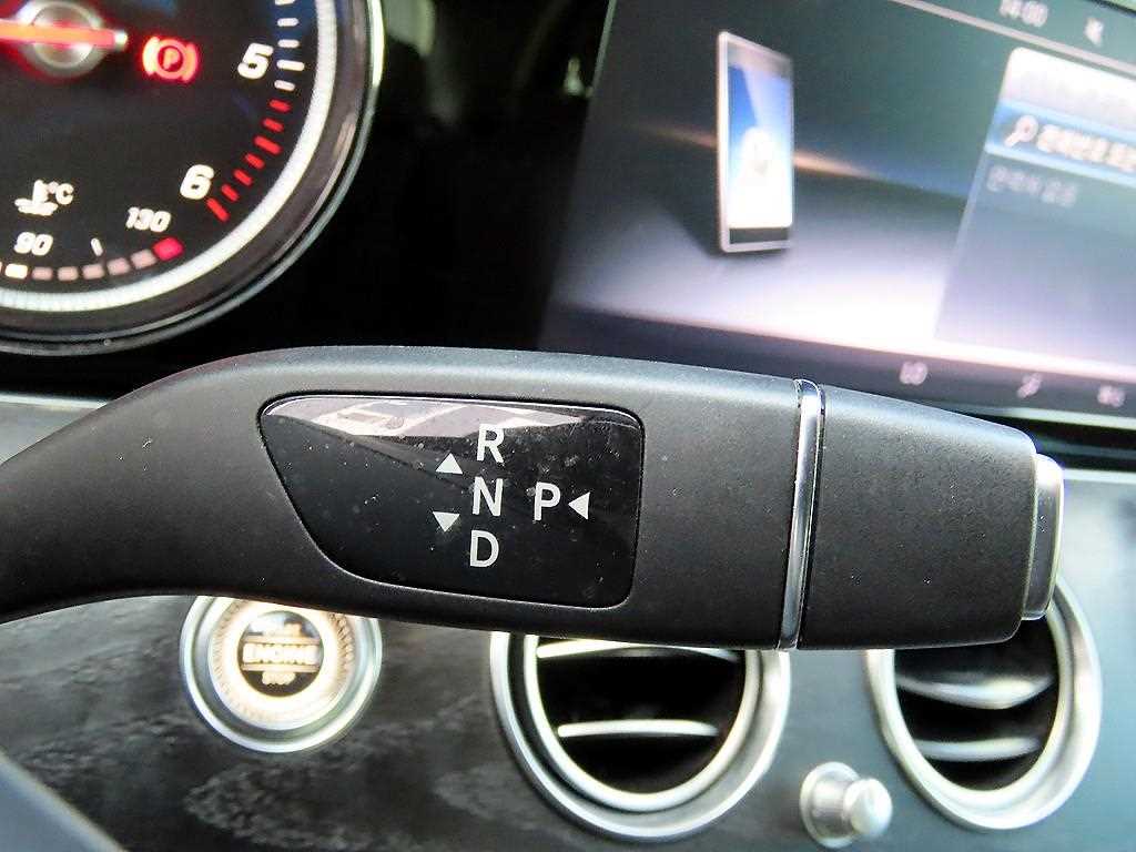 Mercedes Benz E class - Vista 11