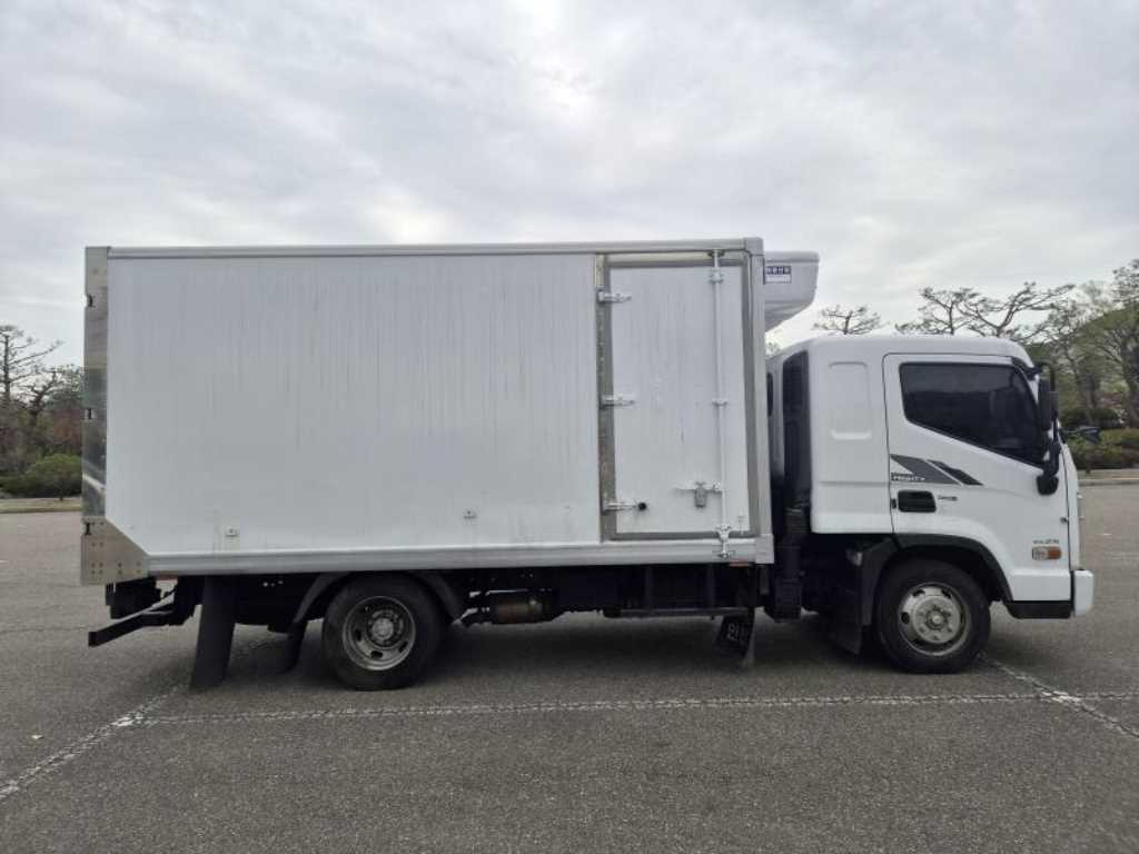 medium and large cargo truck - Vista 4