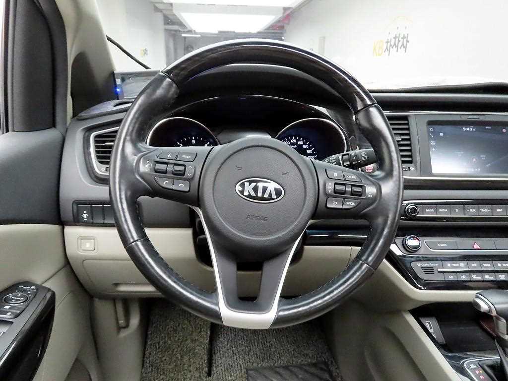 KIA Carnival - Vista 6