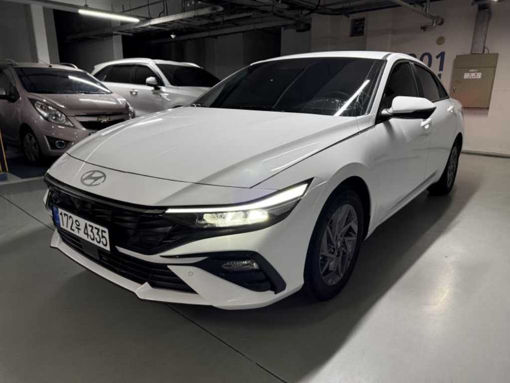 HYUNDAI Avante - Vista 2