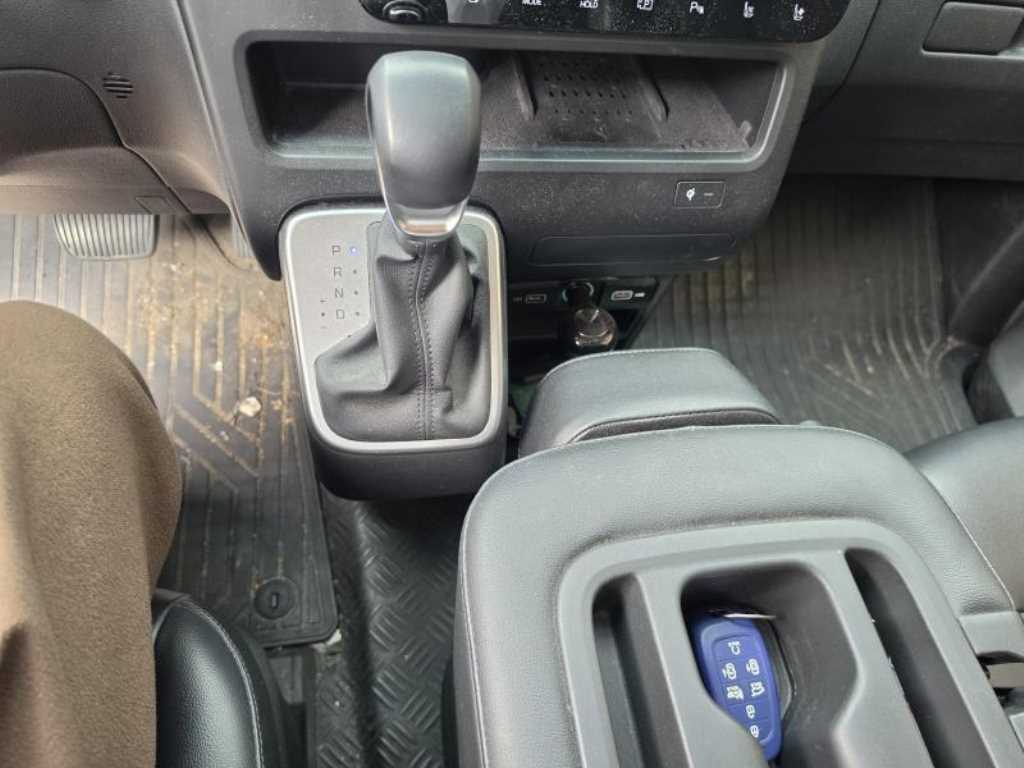 HYUNDAI Staria - Vista 9