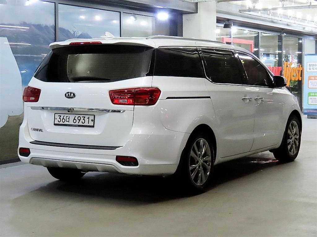 KIA Carnival - Vista 4