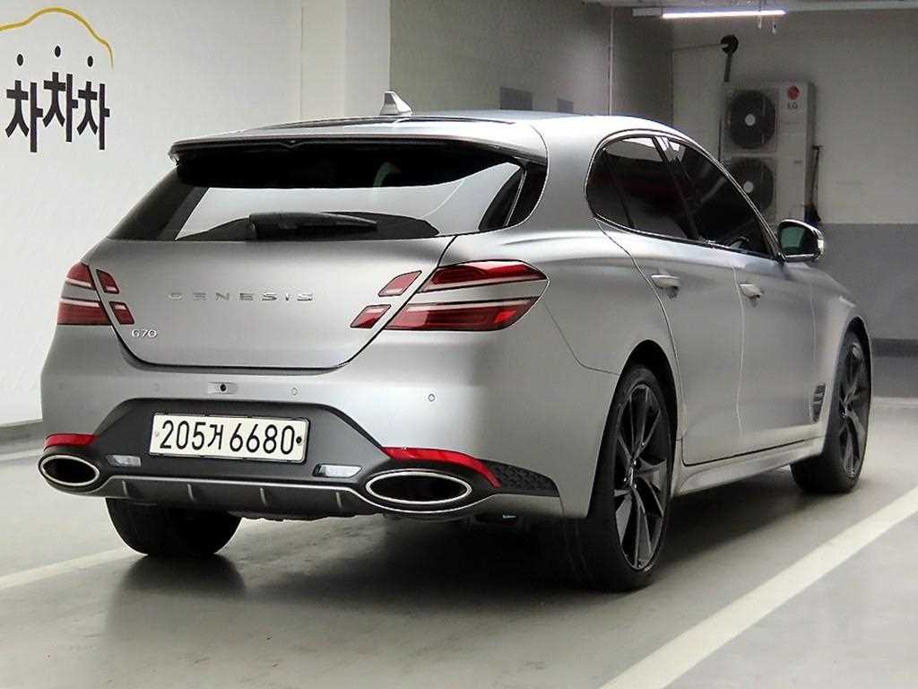 Genesis G70 - Vista 4